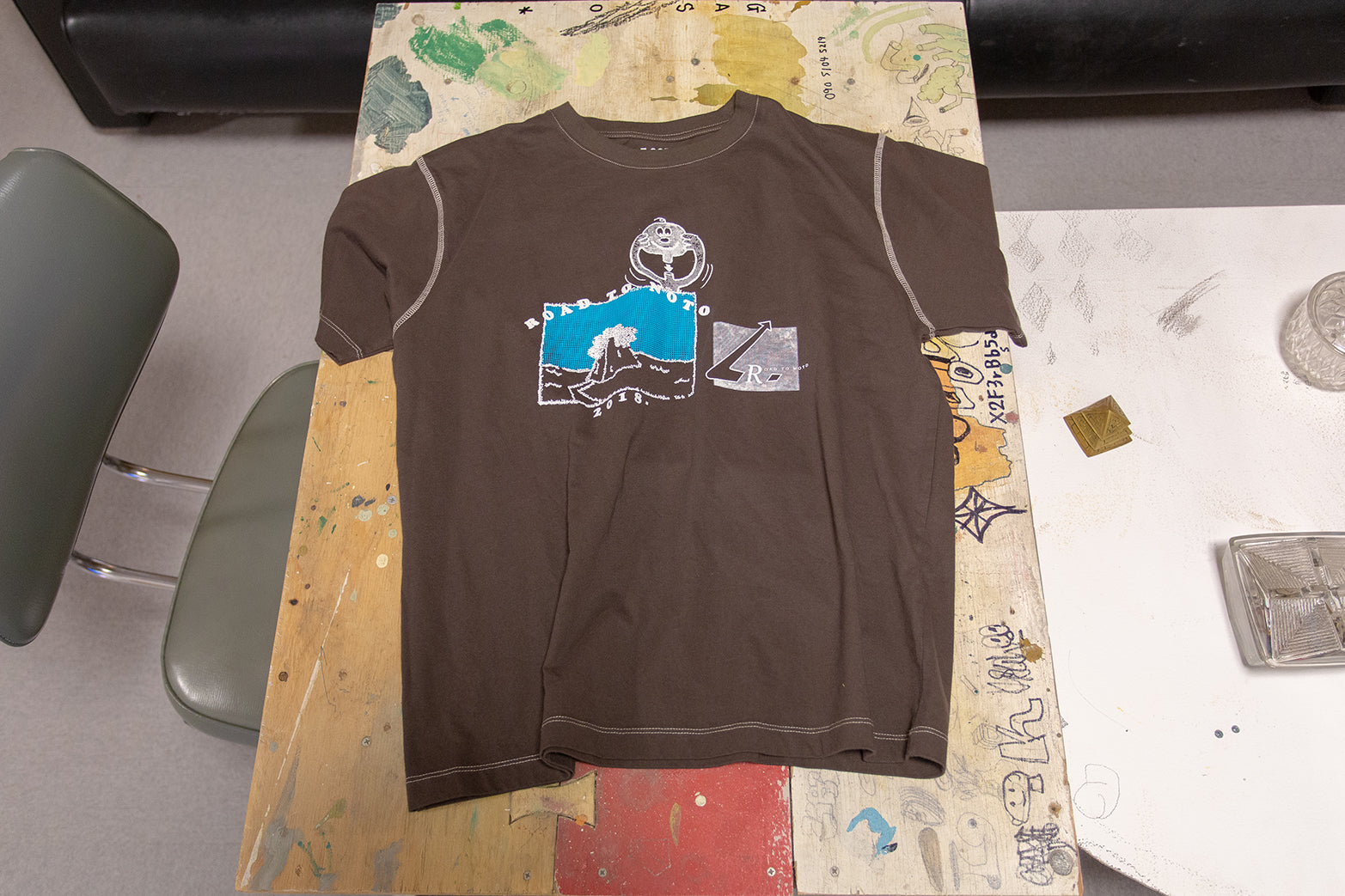 Road to Noto 墨染めTシャツ by 細野晃太朗