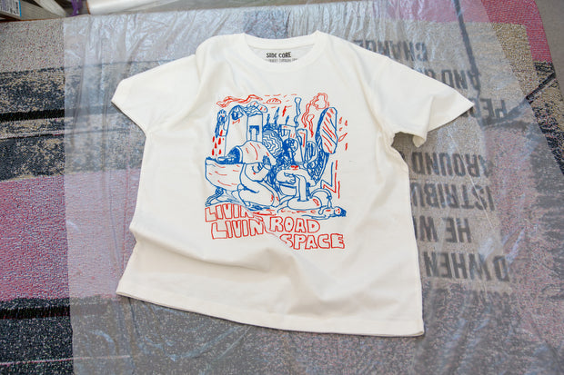 Living road, Living space Tシャツ by DIEGO